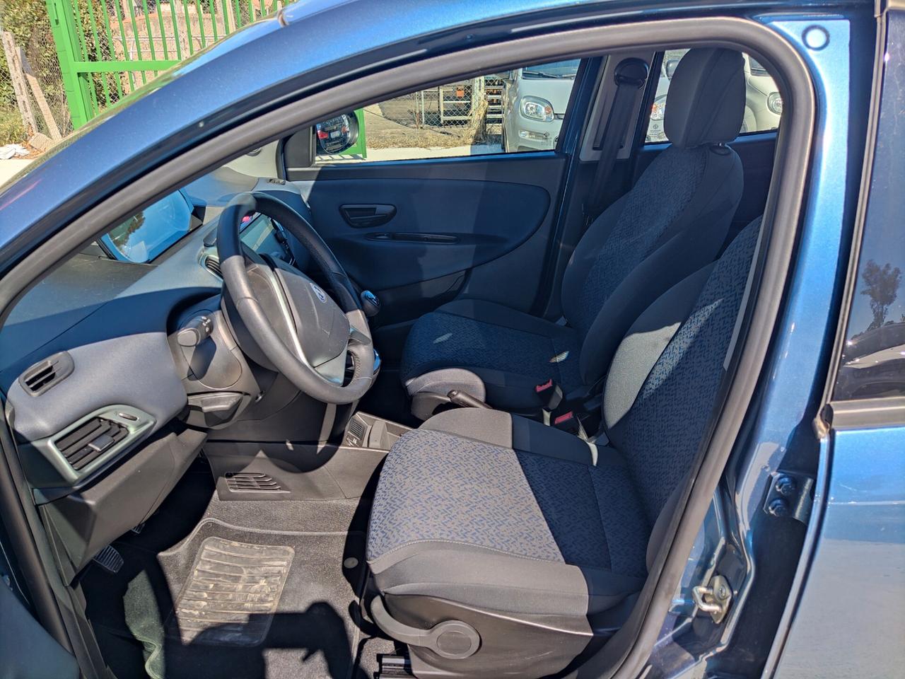 Lancia Ypsilon 1.0 FireFly 5 porte S&S Hybrid Gold