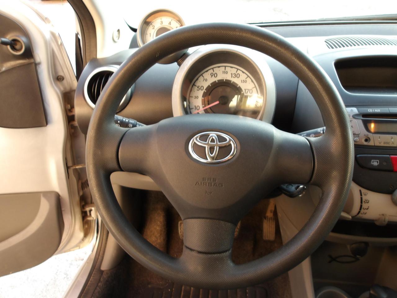TOYOTA AYGO 5p 1.4d Sol