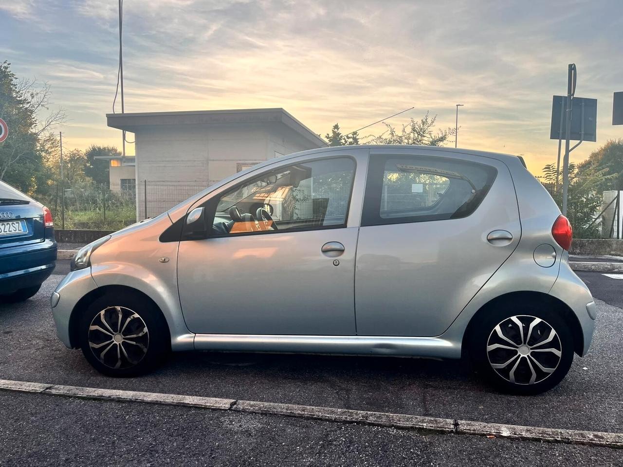 Toyota Aygo 1.0 12V VVT-i 5 porte Neopatentati