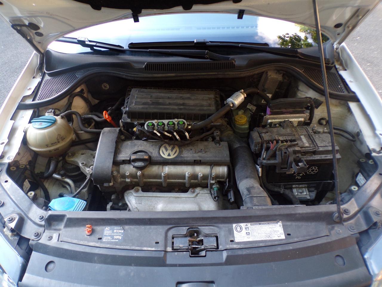 AUTO VOLKSWAGEN POLO 5P COMFORTLINE BI-FUEL DEL 2010 CON 227.500 KM