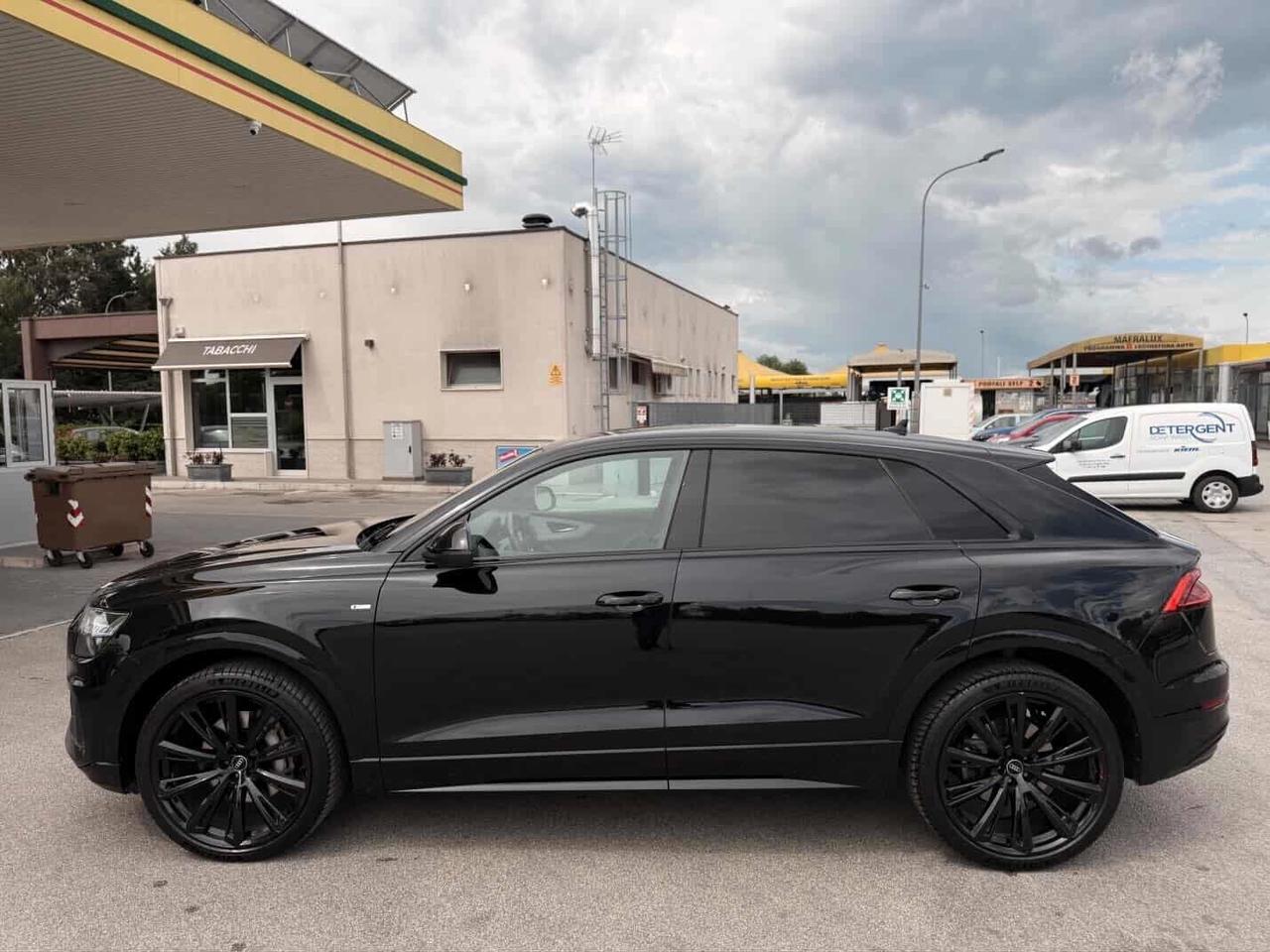 Audi Q8 50 TDI IDENTITY BLACK/23" RSQ8/PELLE/S-LINE