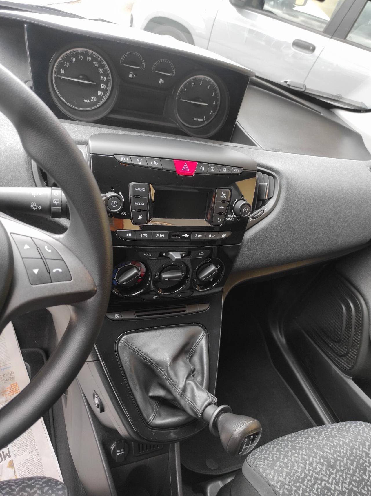 Lancia Ypsilon 2023 1.0 Hybrid Silver Plus BloccaCambio