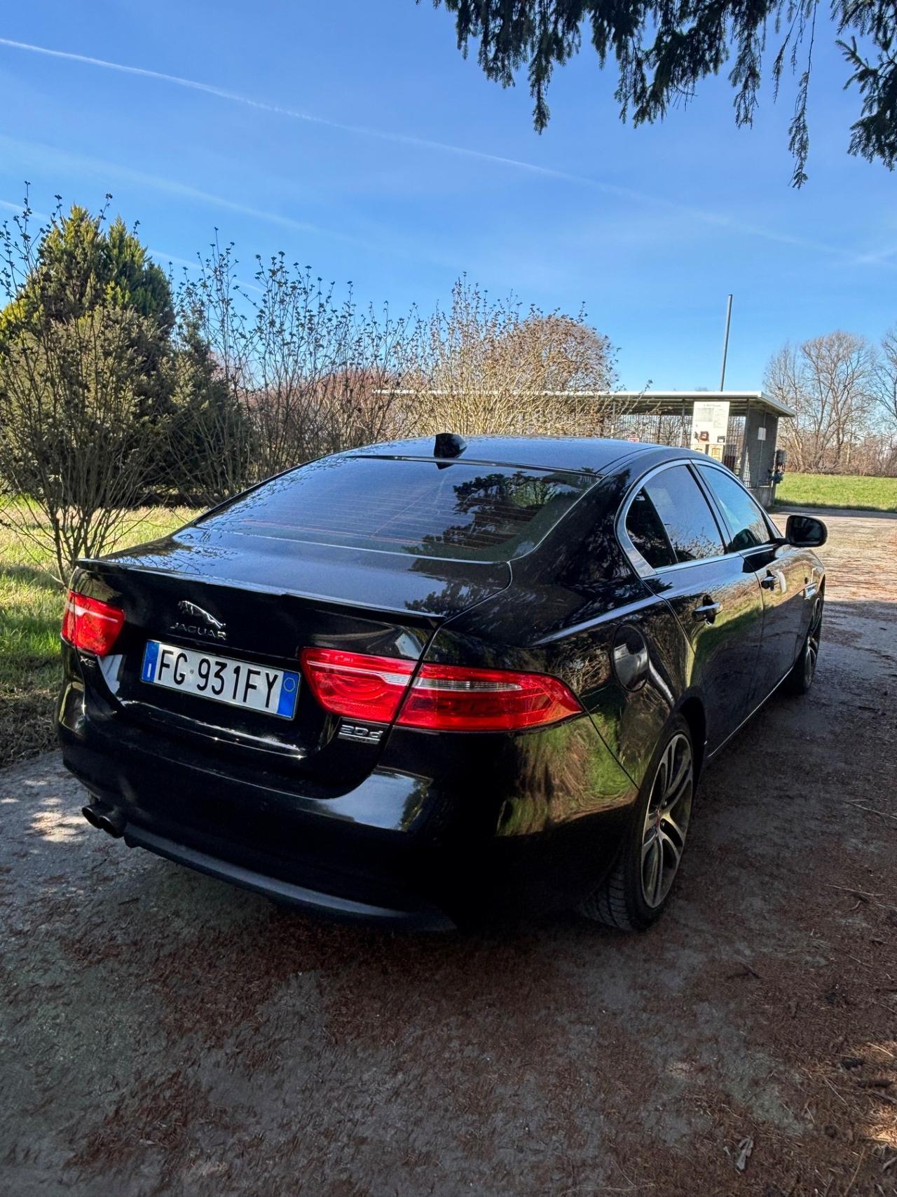 Jaguar XE 2.0 D Turbo R-Sport