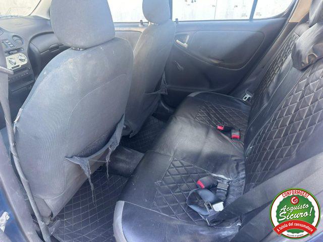 TOYOTA Yaris 1.3i 16V cat 5 porte Sol
