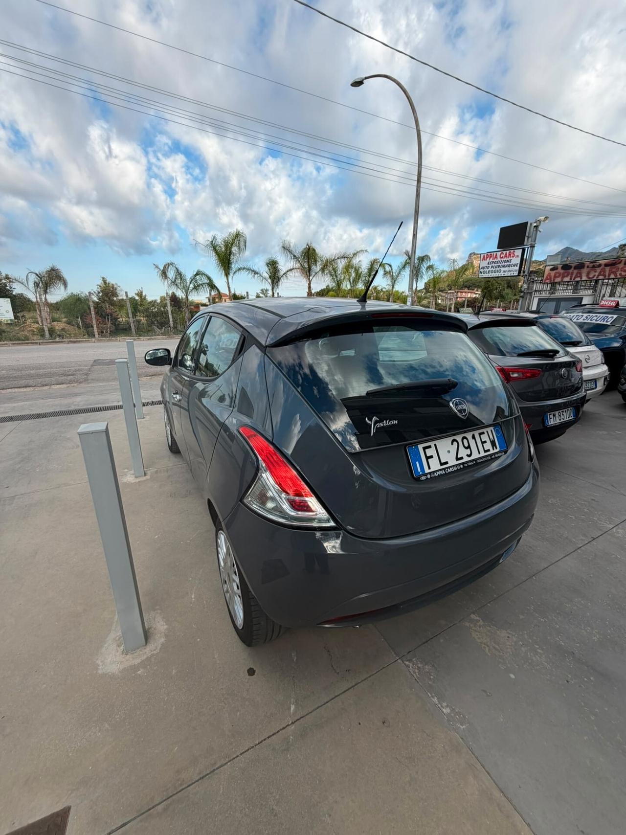 Lancia Ypsilon 1.2 69 CV 5 porte Unyca