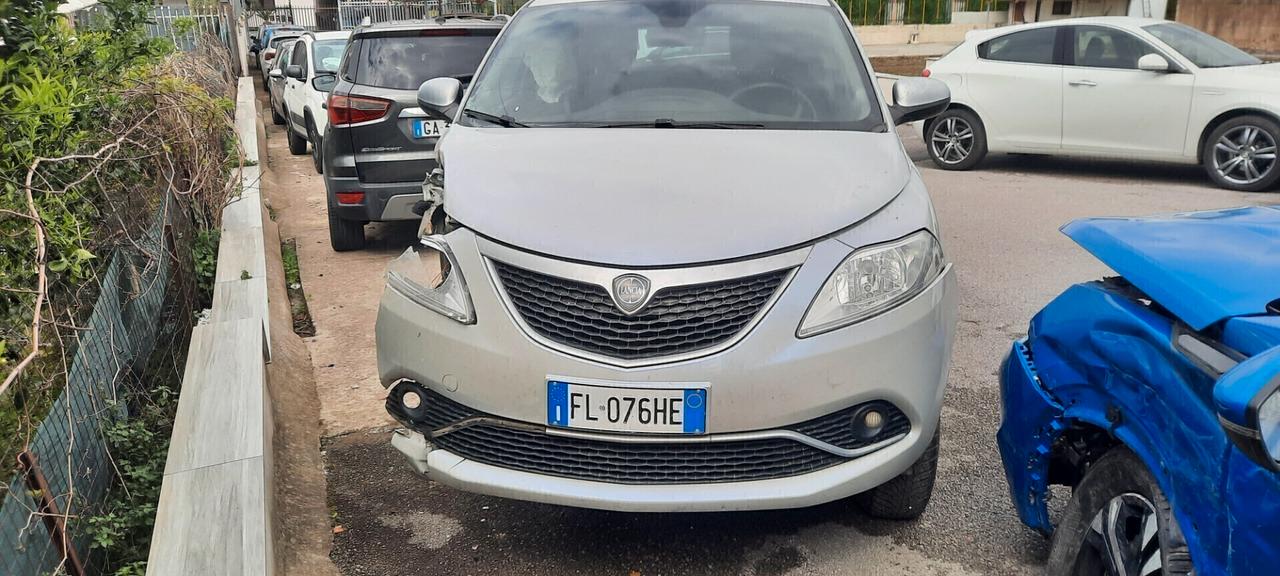 Lancia Ypsilon 0.9 TwinAir 85 CV 5 porte Metano Ecochic Elle