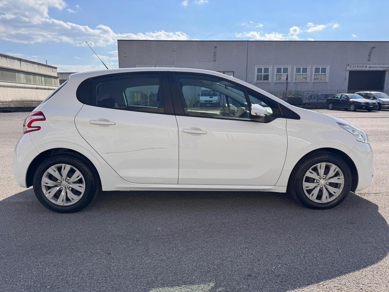 PACCHETTO : PEUGEOT 208 + OPEL CORSA (LEGGERE)