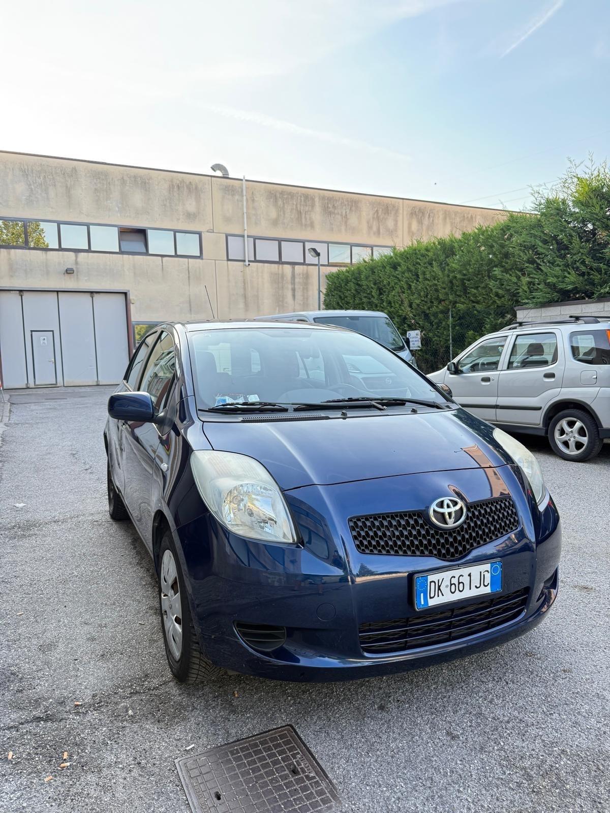 Toyota Yaris 1.0 5 porte Sol