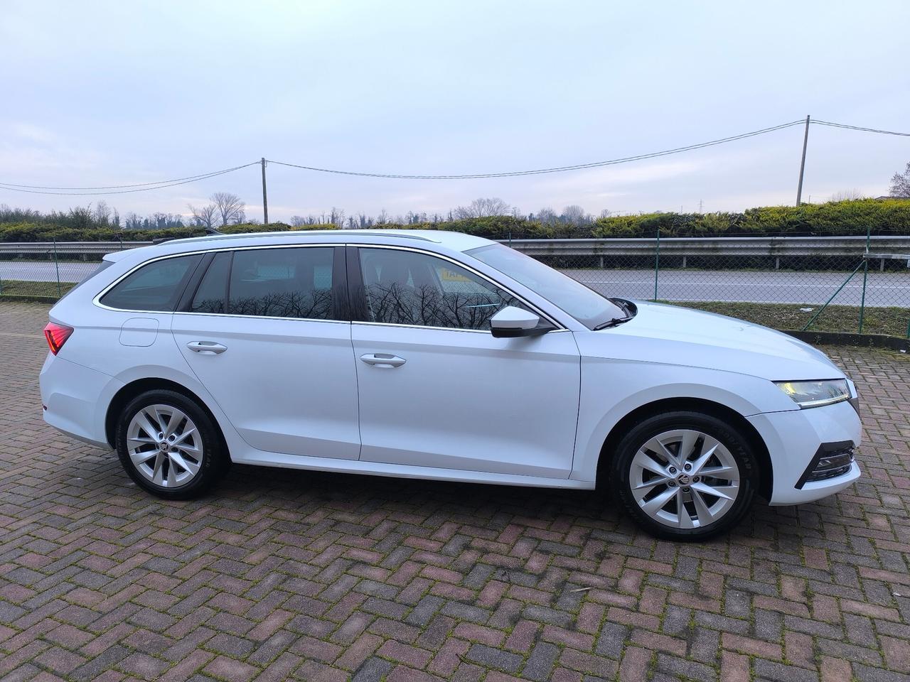 Skoda Octavia 2.0 TDI EVO SCR 150 CV DSG Wagon Style