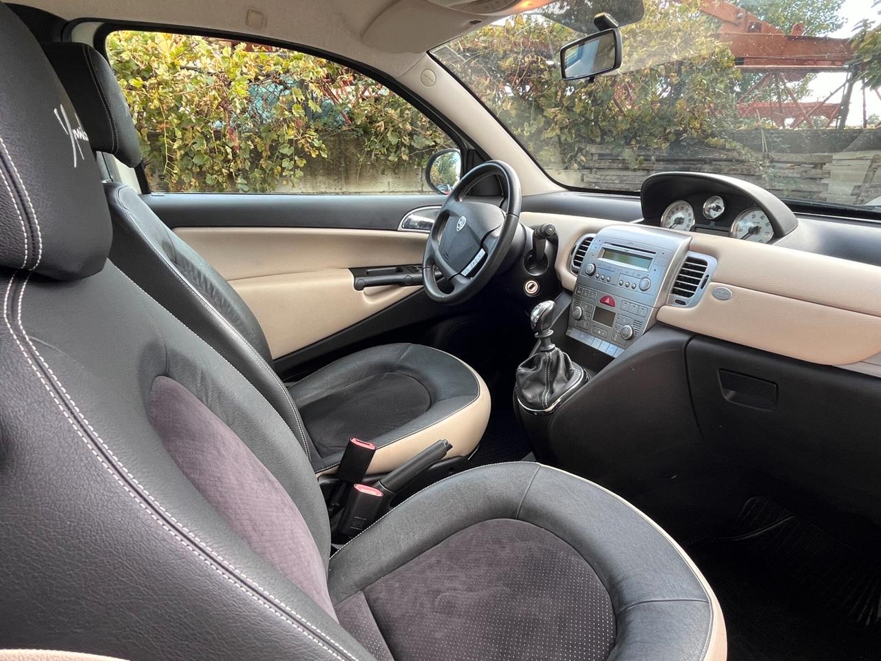 Lancia Ypsilon 1.4 16V Platino