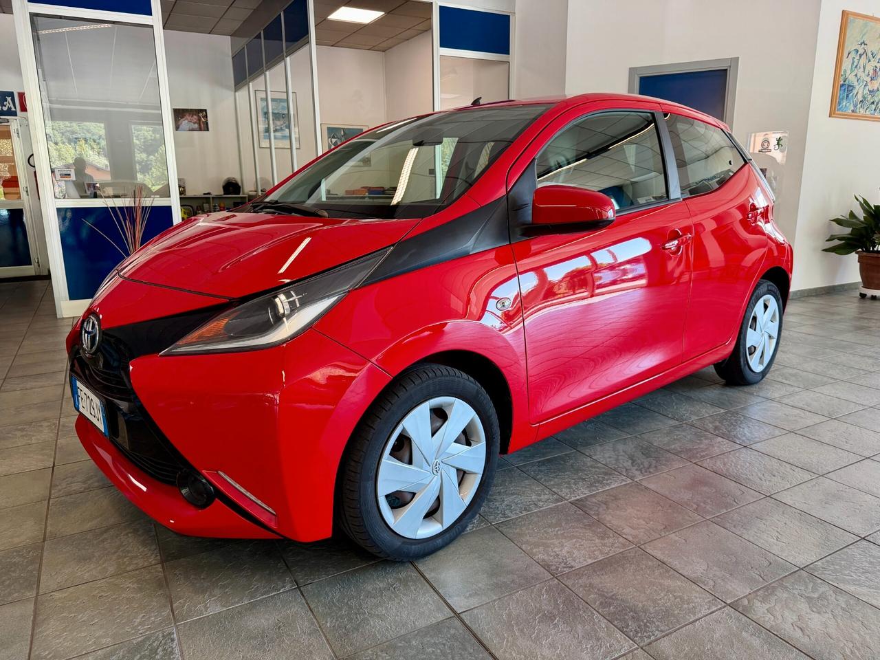 Toyota Aygo 1.0 VVT-i 69 CV 5 porte x-play