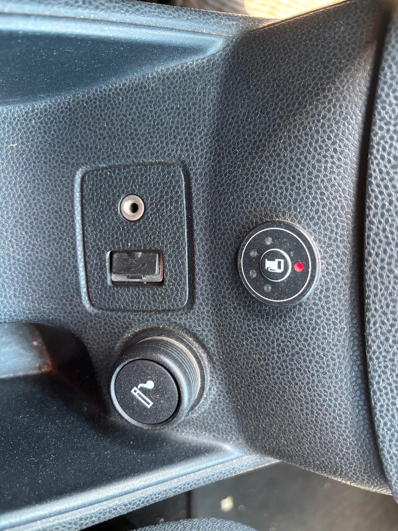 Ford Fiesta 1.4 5 porte Bz.- GPL CONSUMI RIDOTTI, PICCOLA MA COMODA