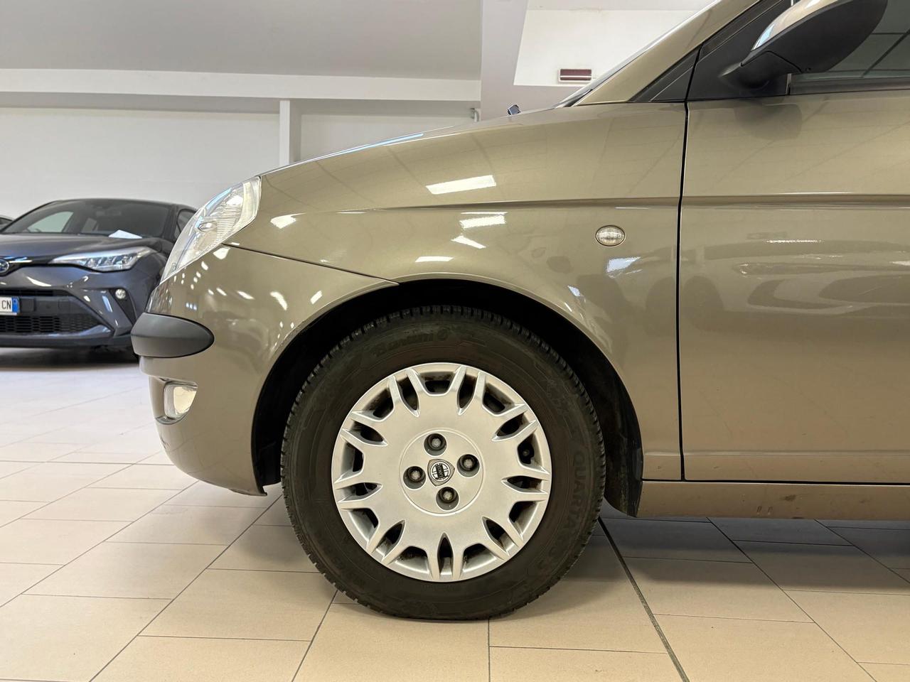 Lancia Ypsilon 1.2 16v Oro