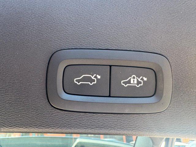 VOLVO XC40 T2 Momentum Pro (AUTOCARRO N1)