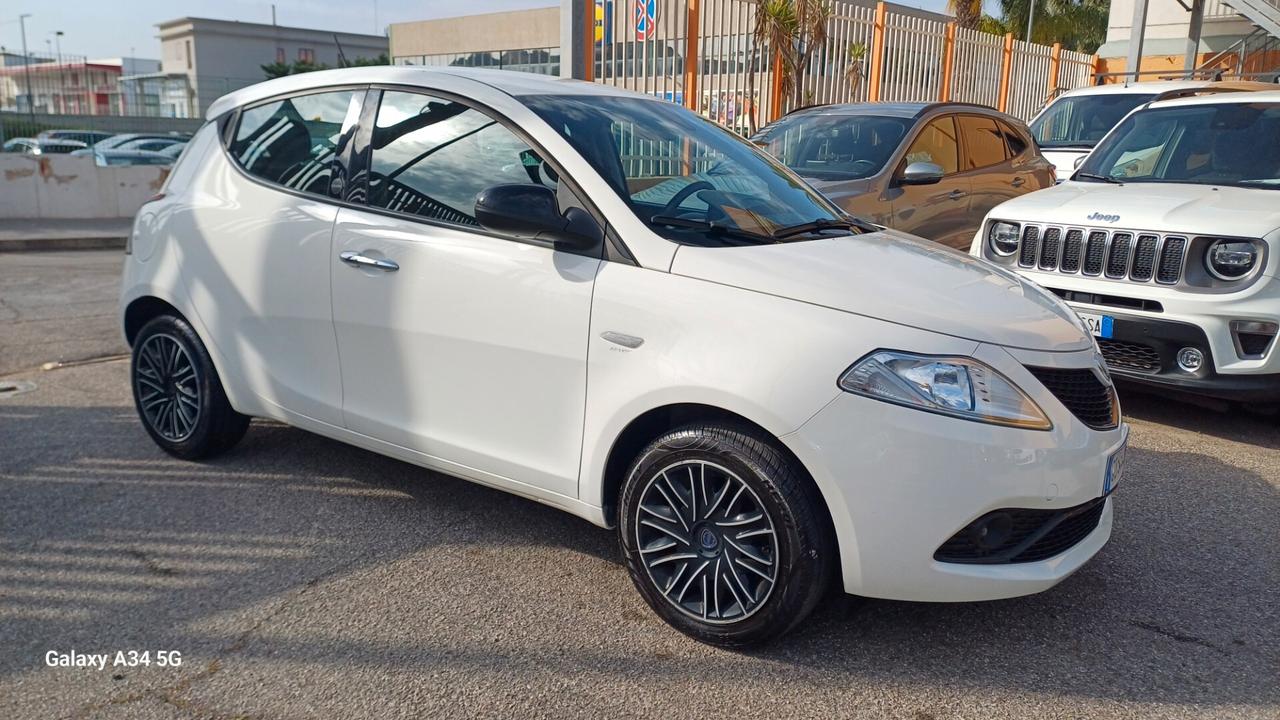 Lancia Ypsilon 1.0 FireFly 5 porte S&S Hybrid Ecochic Gold