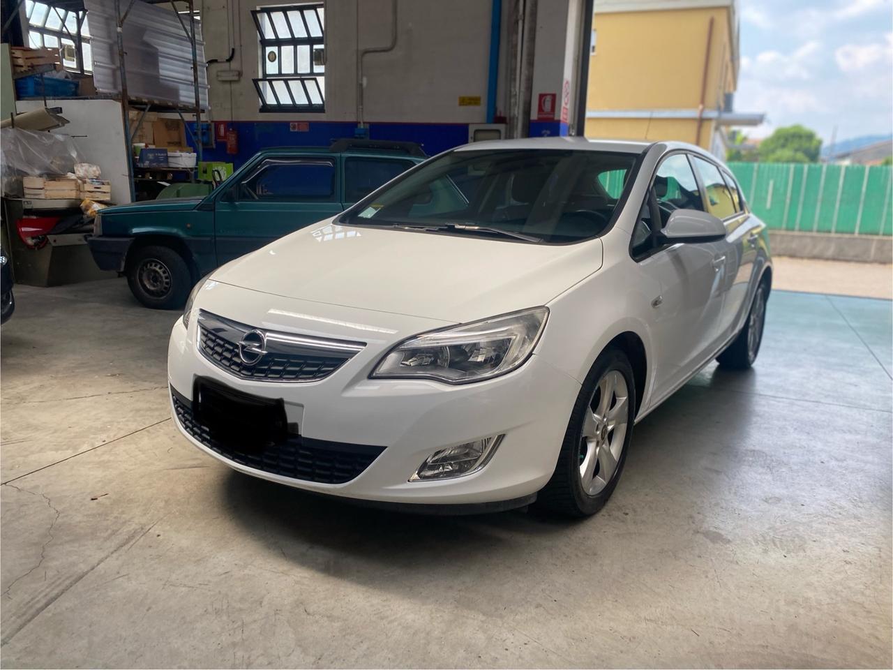 Opel Astra 1.7 CDTI 110CV 5 porte berlina