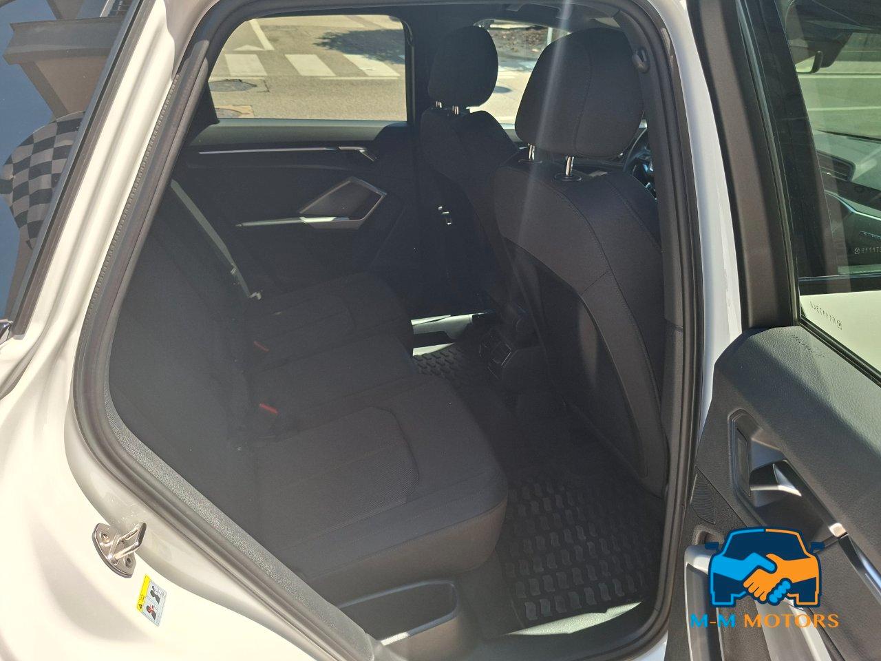 Audi Q3 40 2.0 tfsi Identity Black quattro s-line