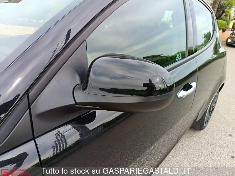 Lancia Ypsilon 1.0 FireFly 5 porte S&S Hybrid Silver
