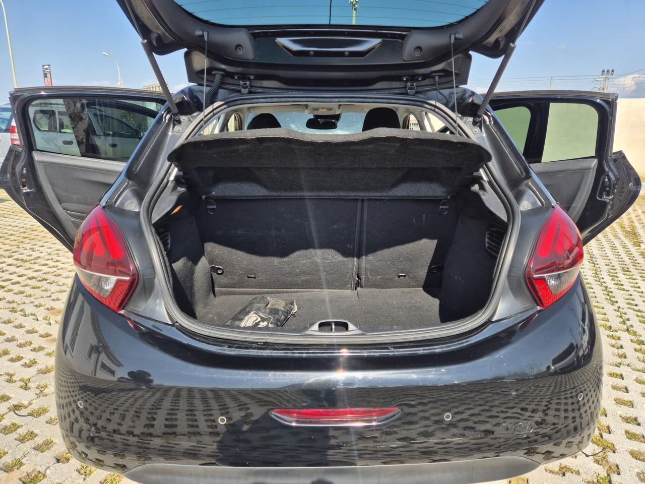 Peugeot 208 BlueHDi 100 5 porte Allure