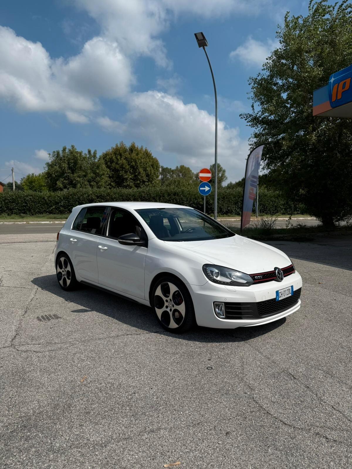 Volkswagen Golf GTI 2.0 TSI DSG 5p.