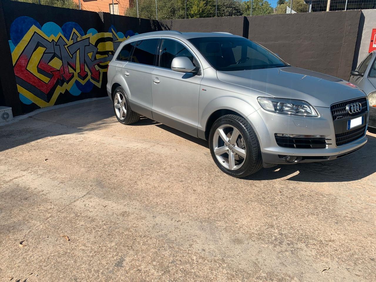 Audi Q7 S LINE