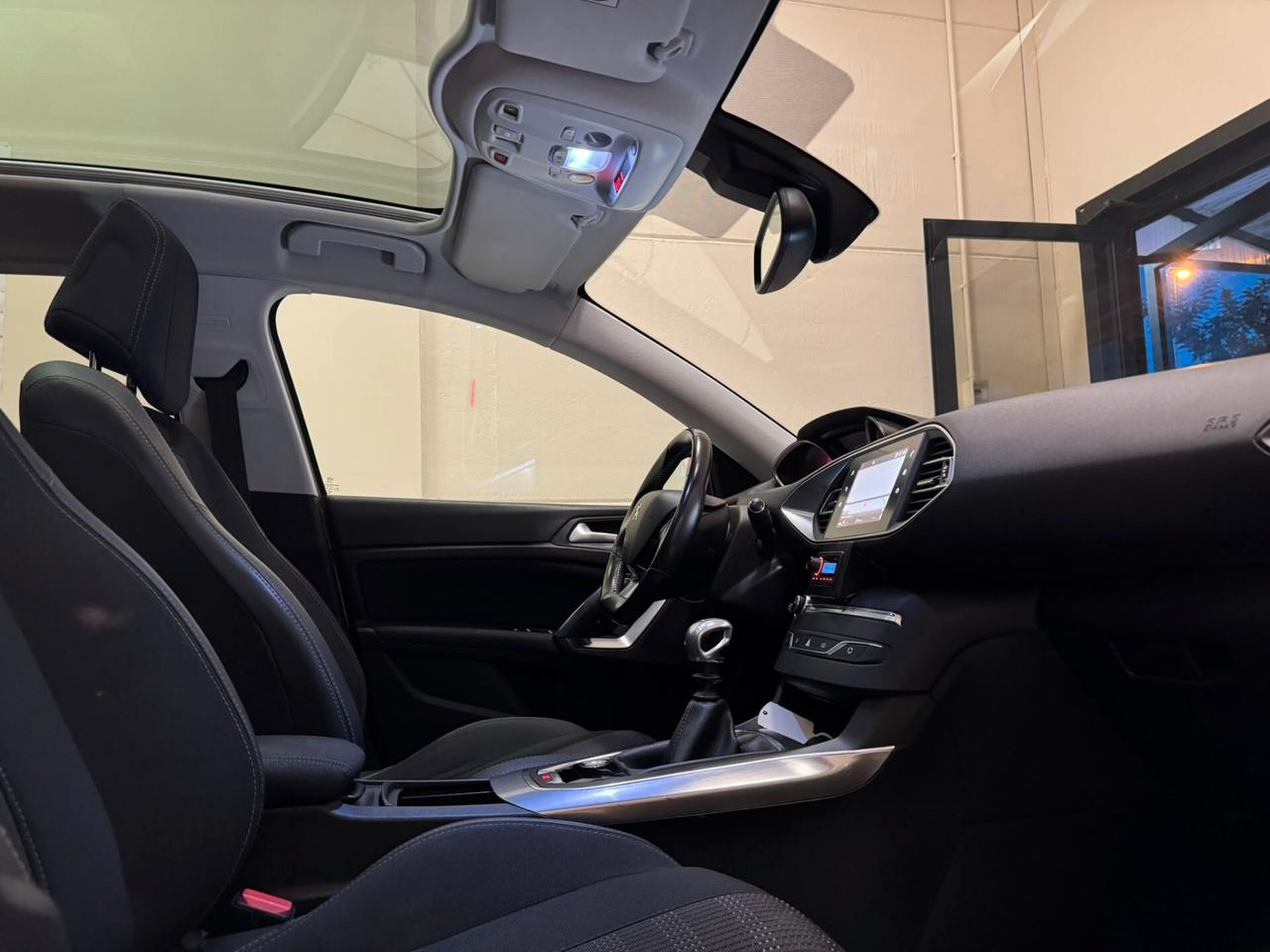 Peugeot 308 BlueHDi 130 S&S SW Allure
