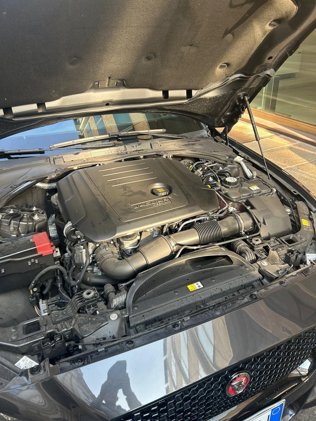 Jaguar XE 2.0 D 240 CV AWD aut. R-Sport