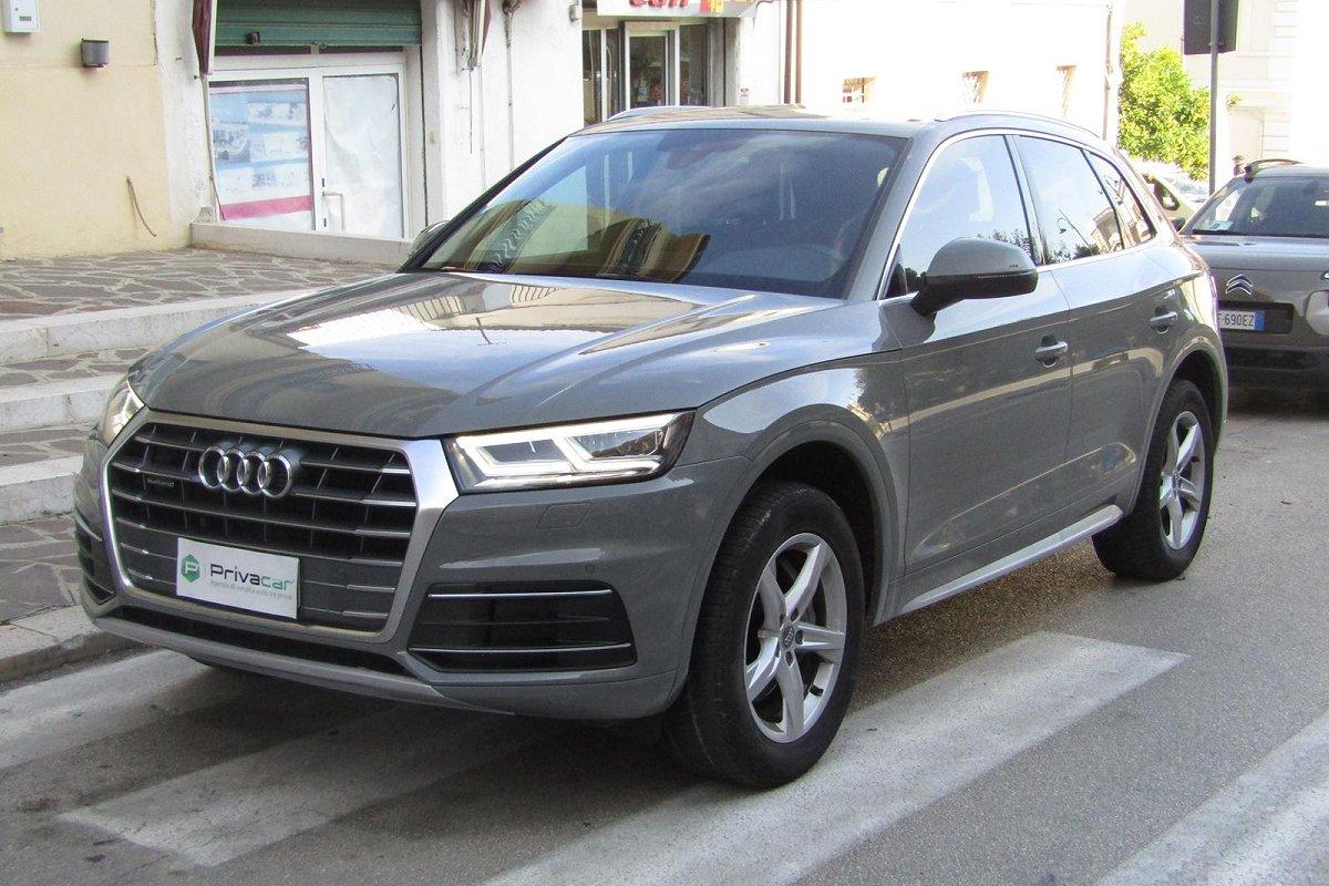 AUDI Q5 40 TDI quattro S tronic Business