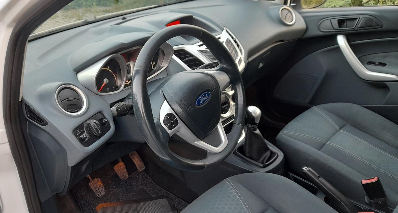 Ford Fiesta 1.6 TDCi 90CV 5 porte DPF Titanium