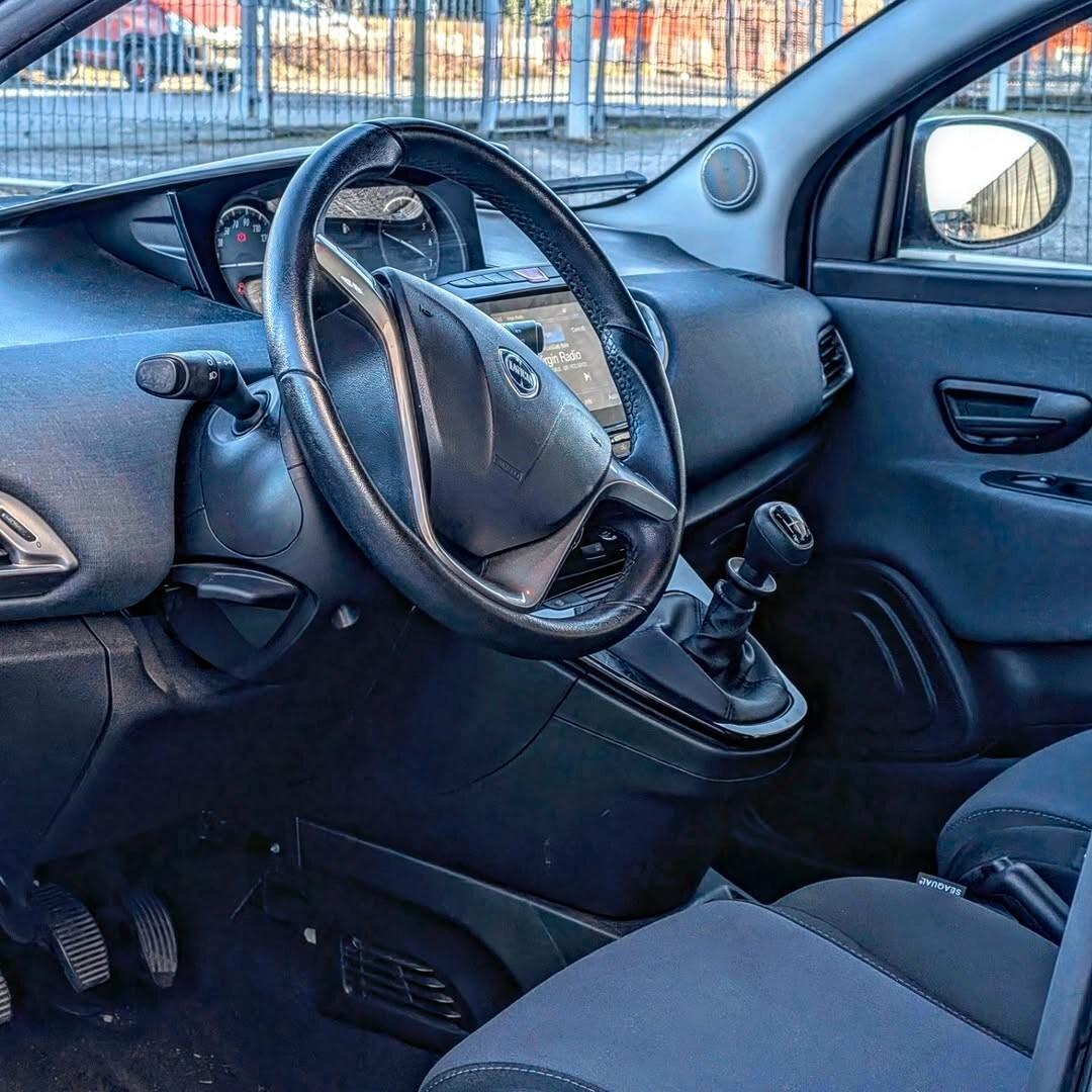 Lancia Ypsilon 1.0 FireFly 5 porte S&S Hybrid Ecochic Gold