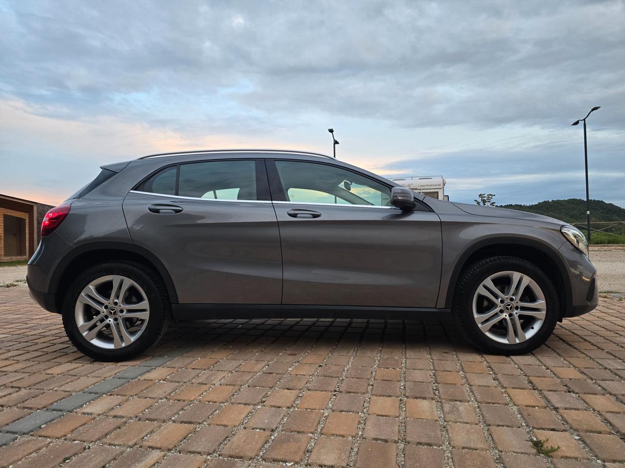 Mercedes-benz GLA 180 d Premium