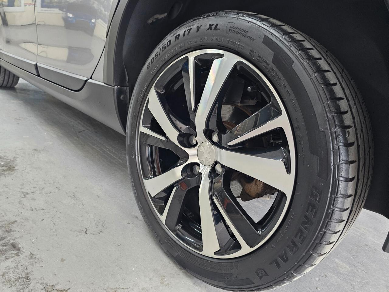 Peugeot 2008 BlueHDi 120 S&S Allure