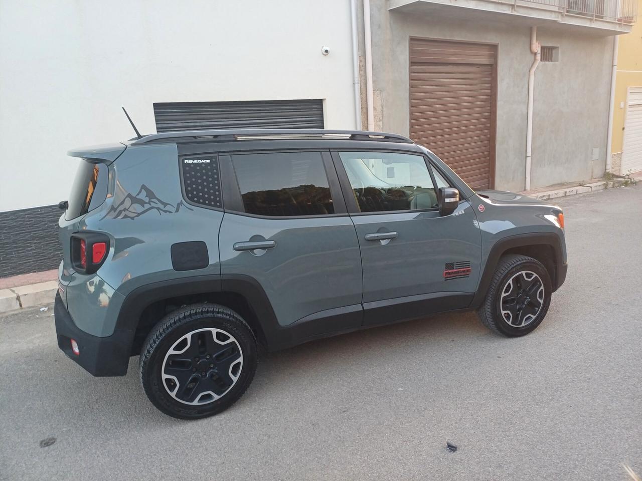 Jeep Renegade 2.0 Mjt 170CV 4WD Active Drive Low Trailhawk