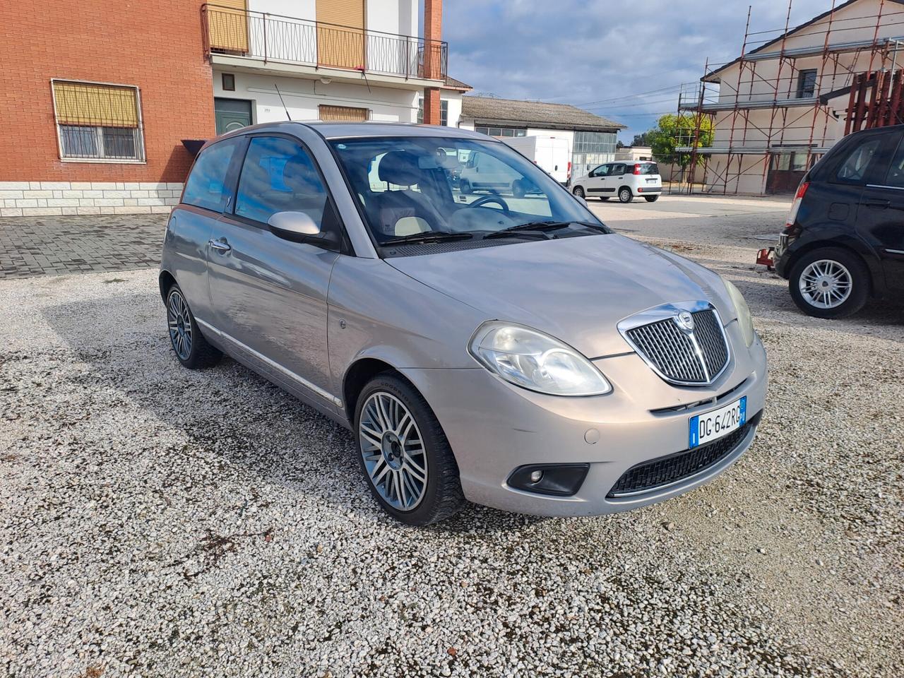 Lancia Ypsilon 1.2 Oro Plus