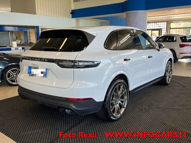 PORSCHE Cayenne 3.0 V6 E-Hybrid PHEV Iva Esposta