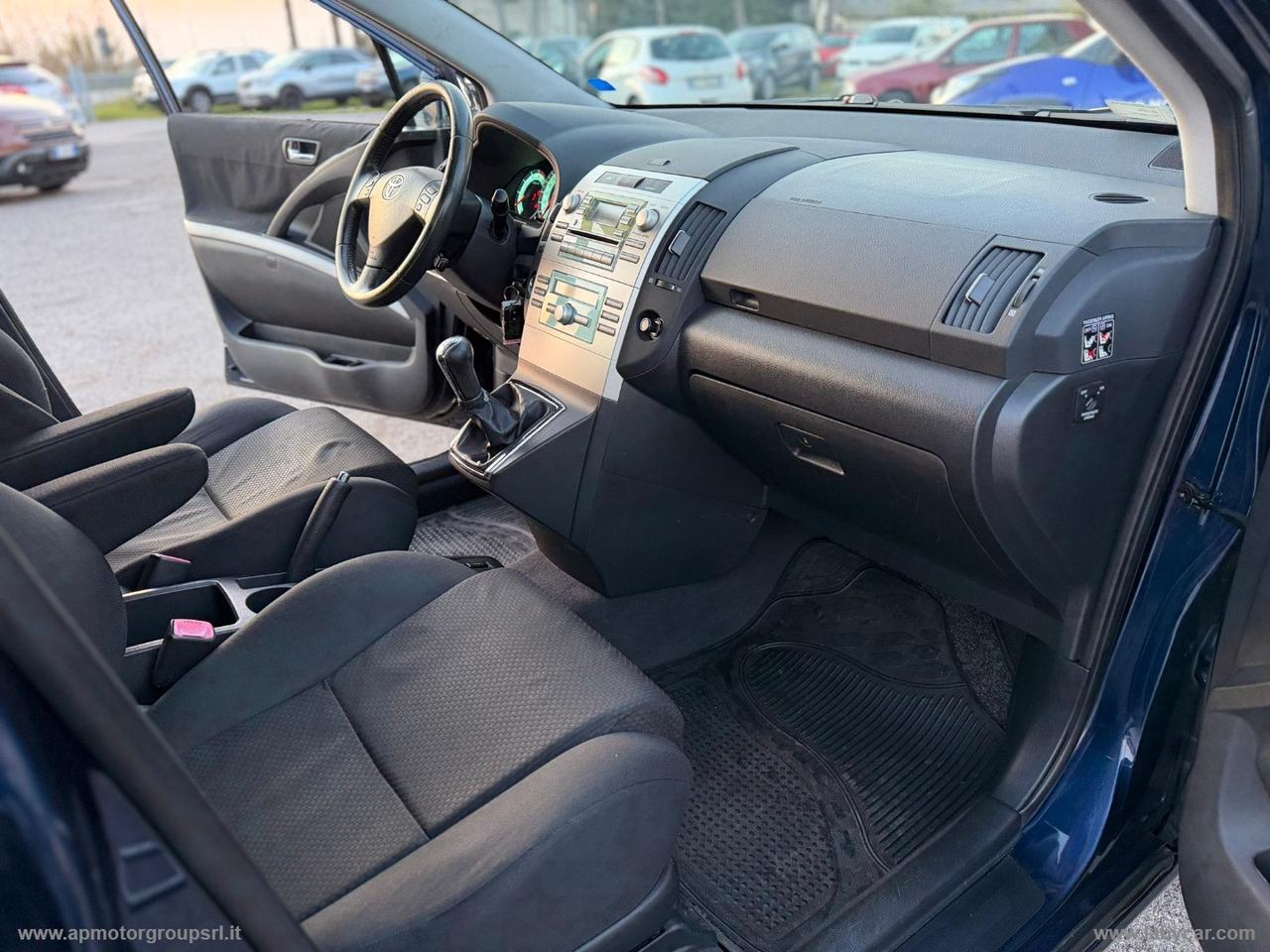 TOYOTA Corolla Verso 2.0 16V D-4D Sol 7 POSTI