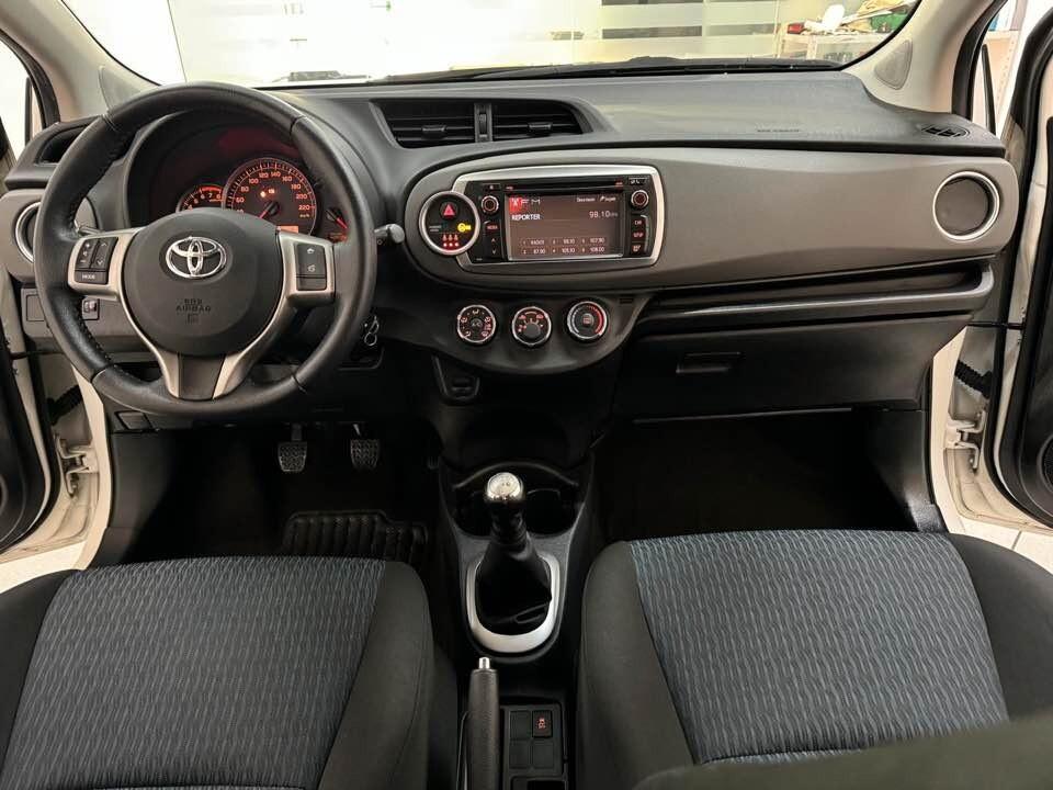 Toyota Yaris 1.0 5 porte anche per Neopatentati