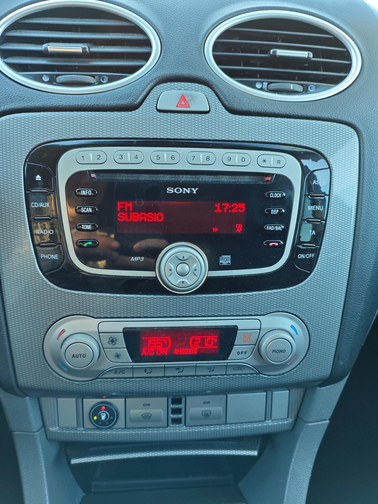 Ford Focus 1.6 GPL Titanium
