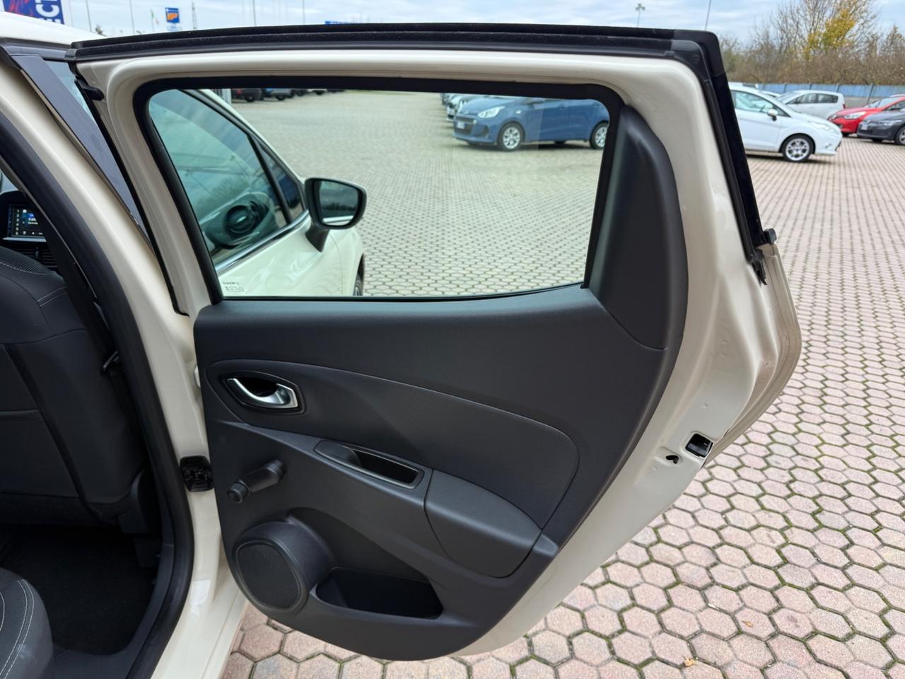 Renault Clio dCi 8V 90CV Start&Stop 82gr 5 porte OK NEOPATENTATI