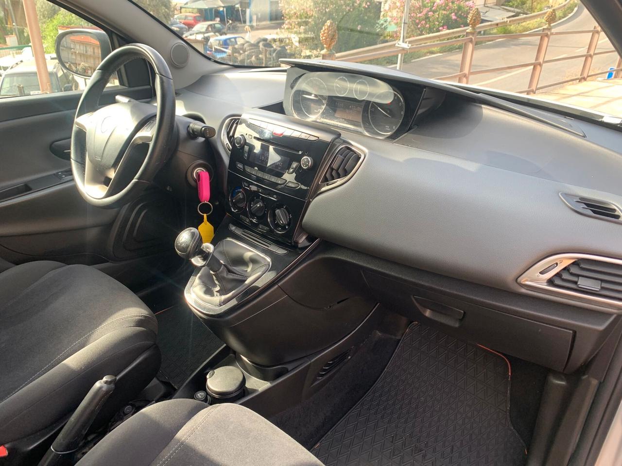 Lancia Ypsilon 1.2 69 CV 5 porte Gold