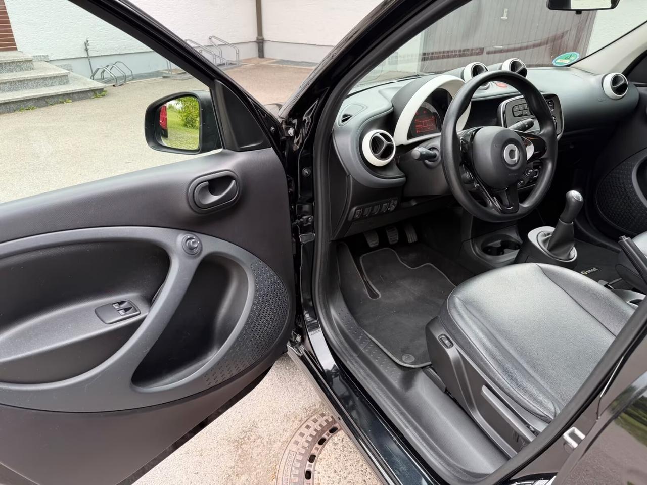Smart ForFour 70 1.0 PELLE LED CLIMA