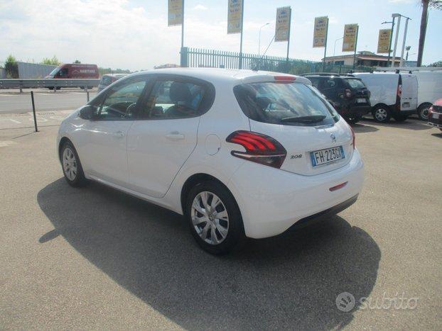 Peugeot 208 Peugeot 208 208 PURE TECH 1.2 BENZ 82