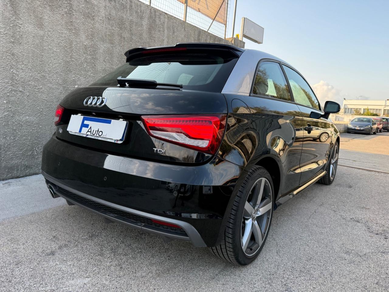 Audi A1 1.4 TDI S-Line Exterior,cerchi diamantati,Climatronic,ecc.