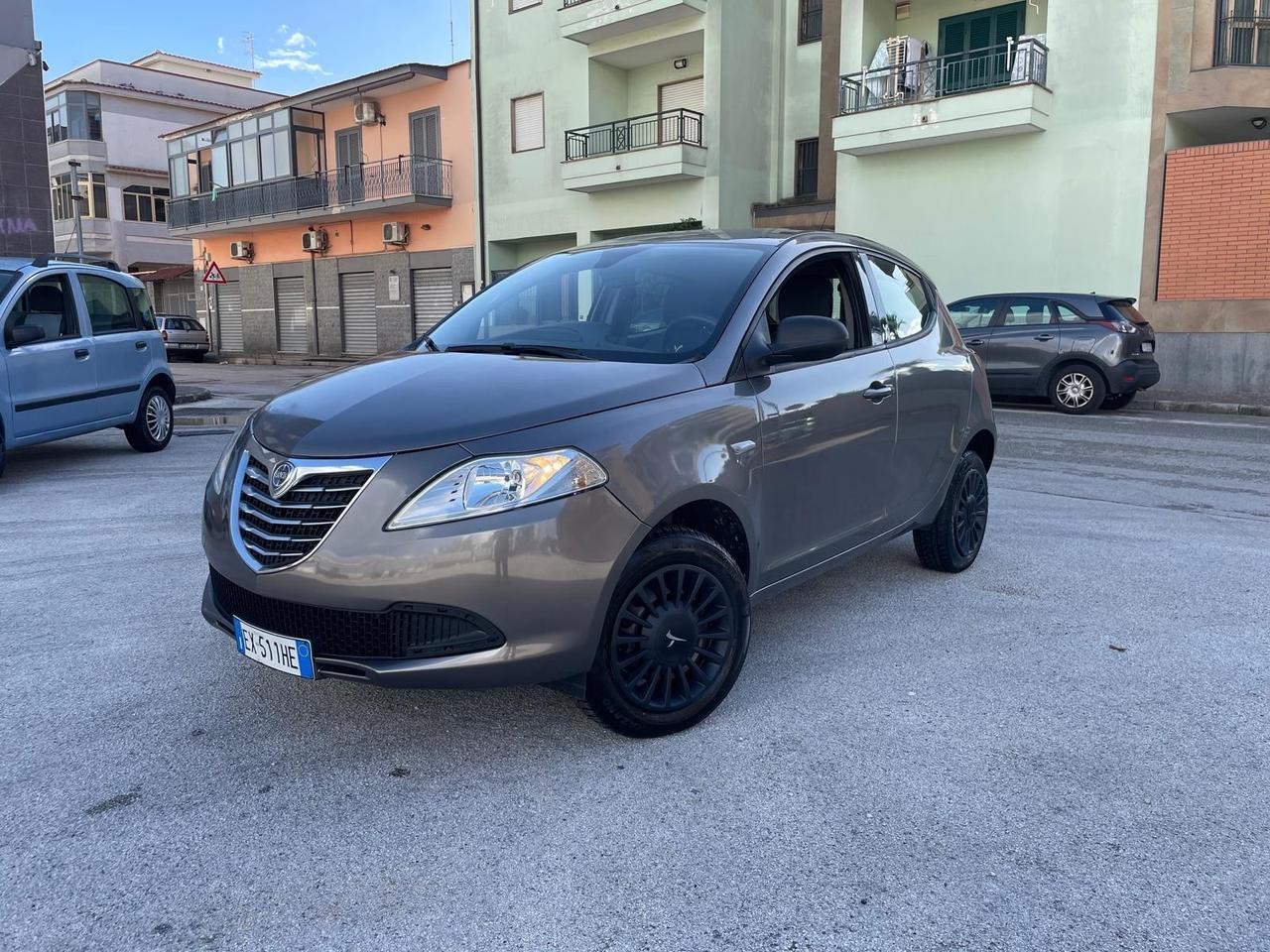 Lancia Ypsilon 0.9 TwinAir 85 CV 5 porte S&S Silver km 120 mila