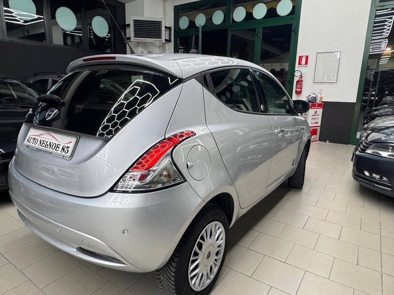 Lancia Ypsilon 0.9 TwinAir 85 CV 5 porte Metano Ecochic Platinum