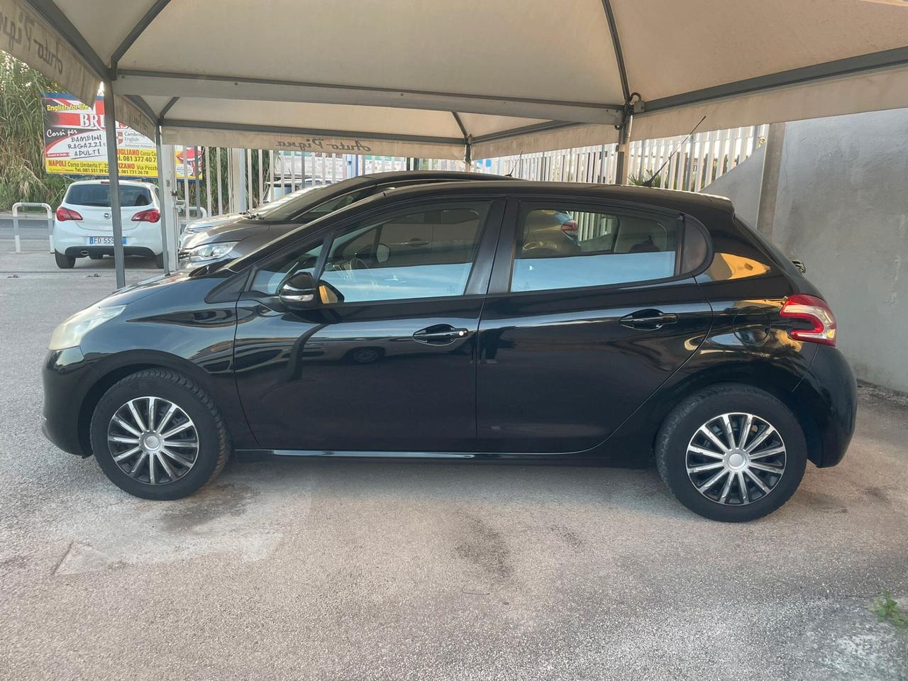 Peugeot 208 1.4 HDi 68 CV 5 porte Allure