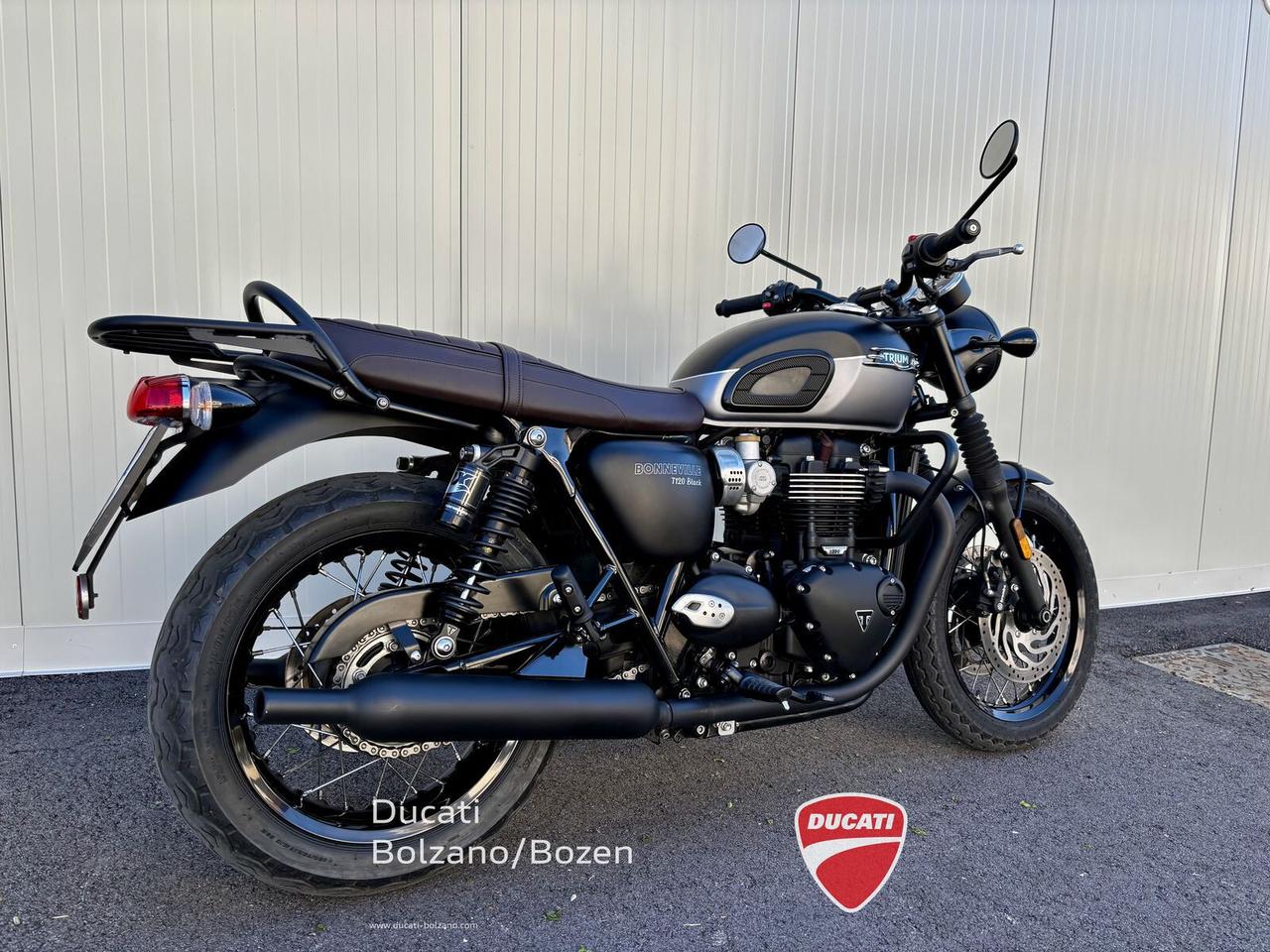 Triumph Bonneville T120 Black