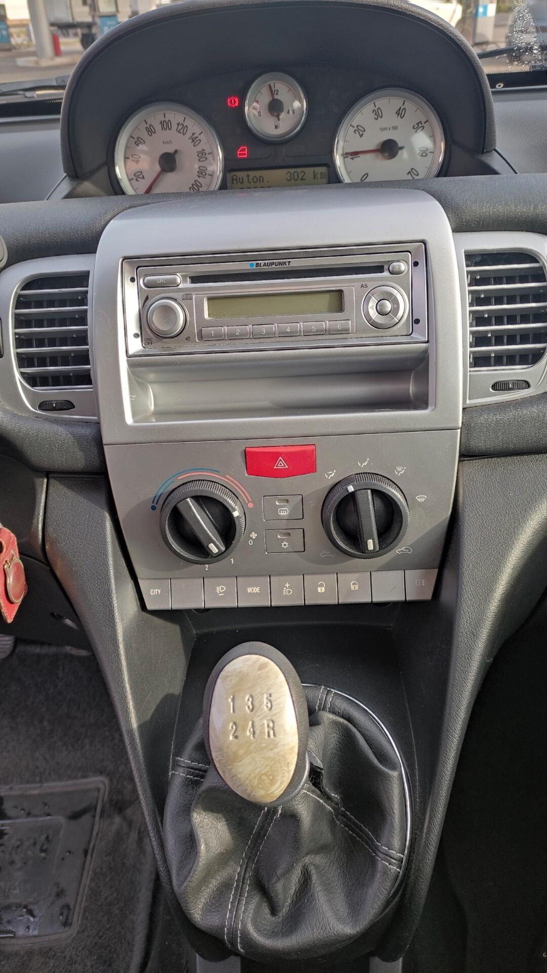 Lancia Ypsilon 1.2 soli 62000km NEOPATENTATI - 2009