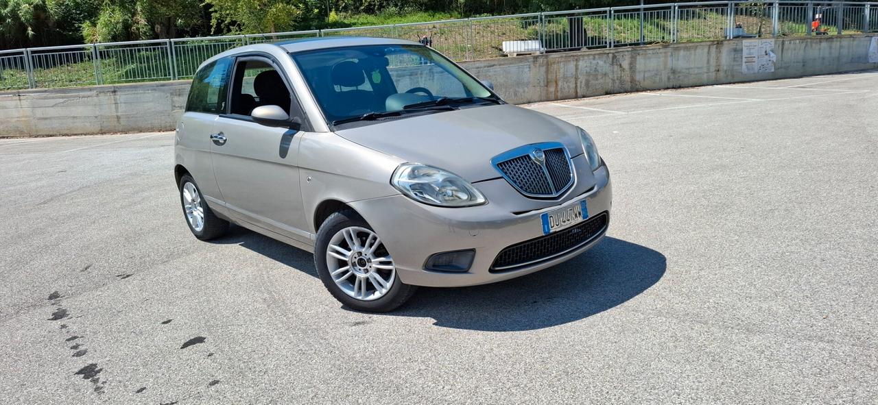 Lancia Ypsilon 1.3 MJT 90 CV Blue&Me