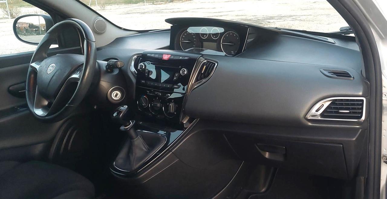 LANCIA YPSILON 1.2-UNICO PROPRIETARIO-NEOPATENTATI